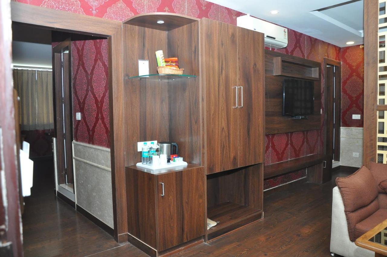 Hotel Jsr Continental Dehradun Extérieur photo