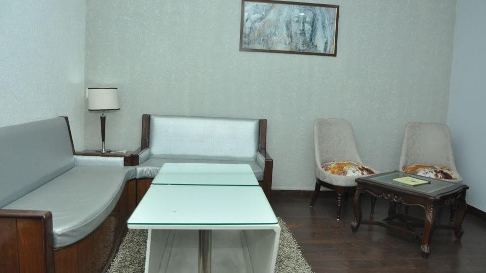 Hotel Jsr Continental Dehradun Extérieur photo