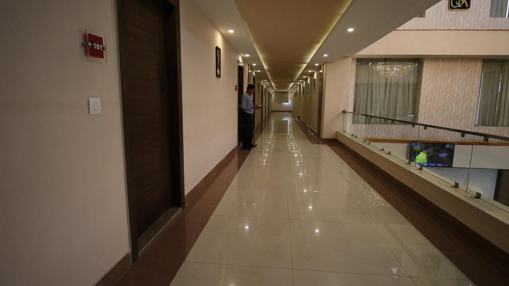 Hotel Jsr Continental Dehradun Extérieur photo