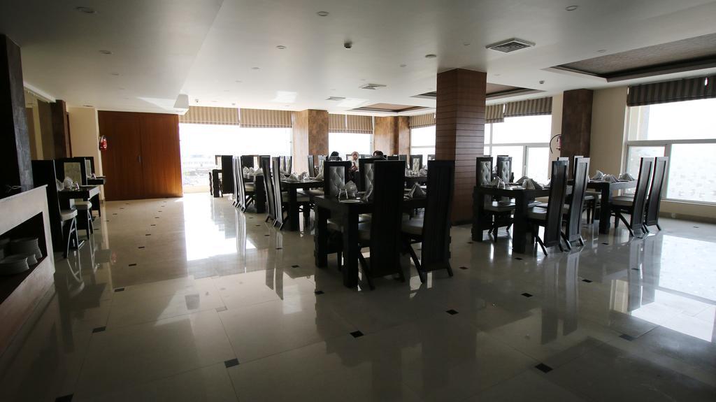 Hotel Jsr Continental Dehradun Extérieur photo