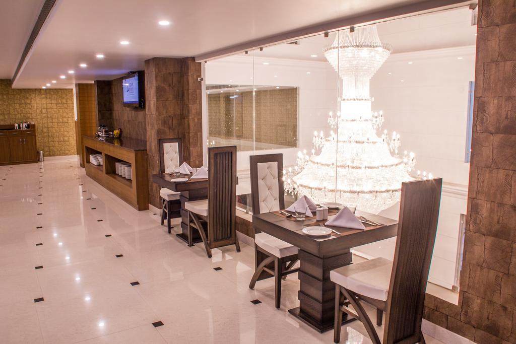 Hotel Jsr Continental Dehradun Extérieur photo
