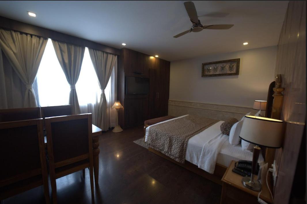 Hotel Jsr Continental Dehradun Extérieur photo