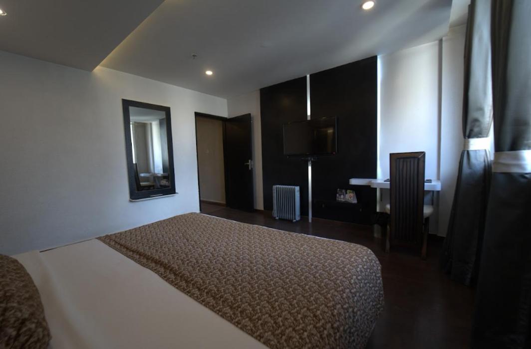 Hotel Jsr Continental Dehradun Extérieur photo