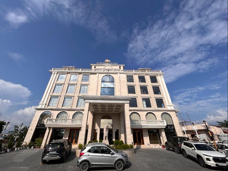 Hotel Jsr Continental Dehradun Extérieur photo
