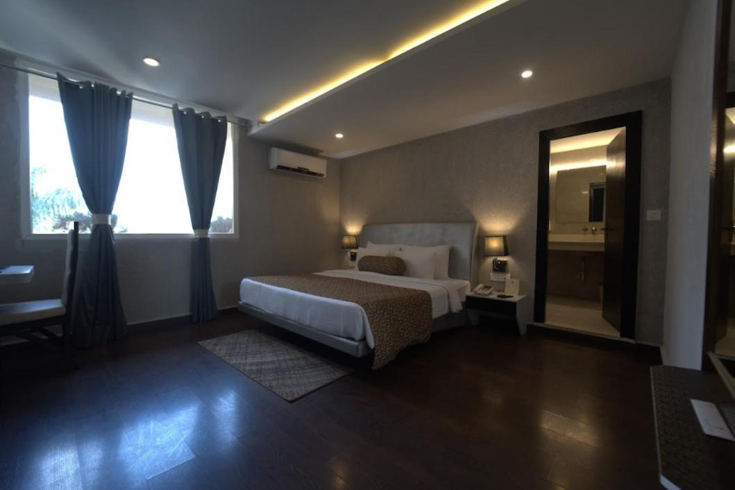 Hotel Jsr Continental Dehradun Extérieur photo