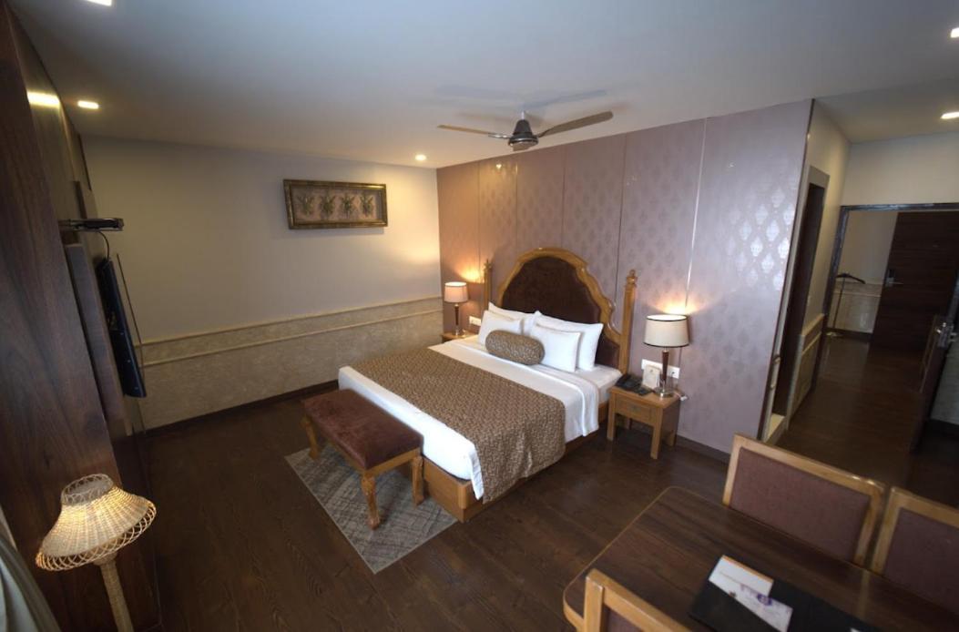 Hotel Jsr Continental Dehradun Extérieur photo