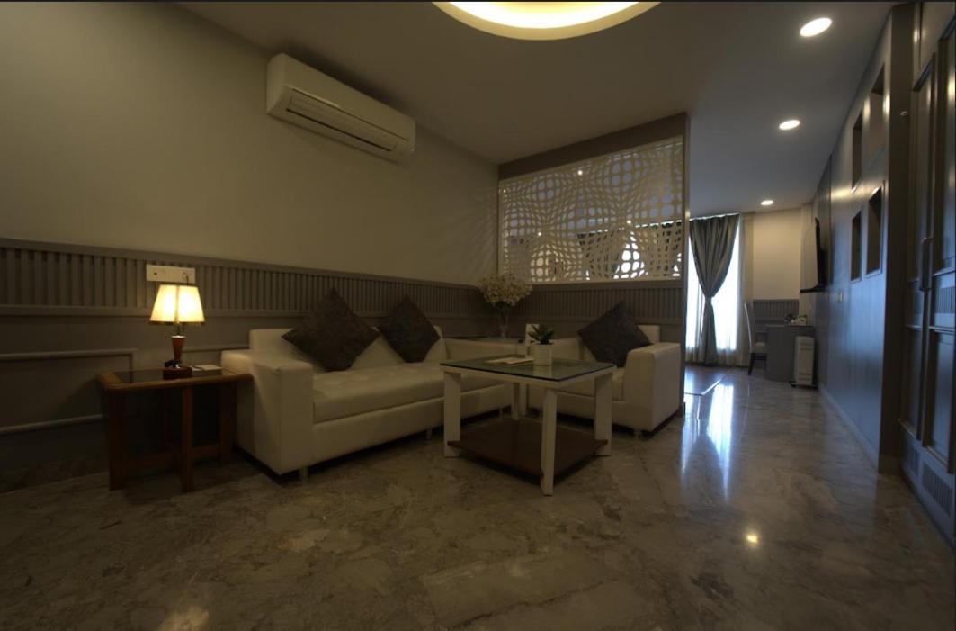 Hotel Jsr Continental Dehradun Extérieur photo