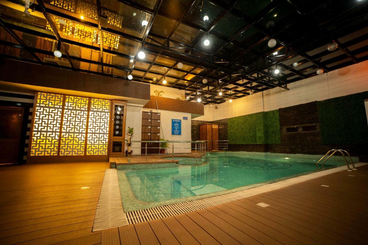 Hotel Jsr Continental Dehradun Extérieur photo