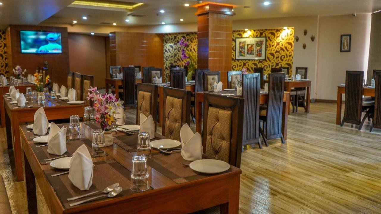 Hotel Jsr Continental Dehradun Extérieur photo