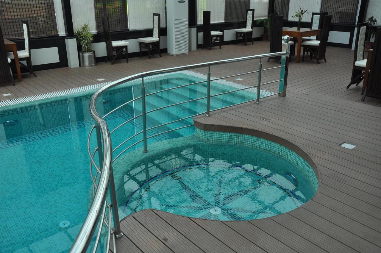 Hotel Jsr Continental Dehradun Extérieur photo