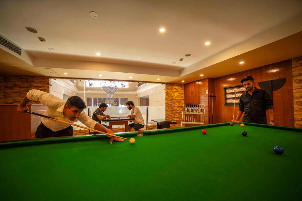 Hotel Jsr Continental Dehradun Extérieur photo